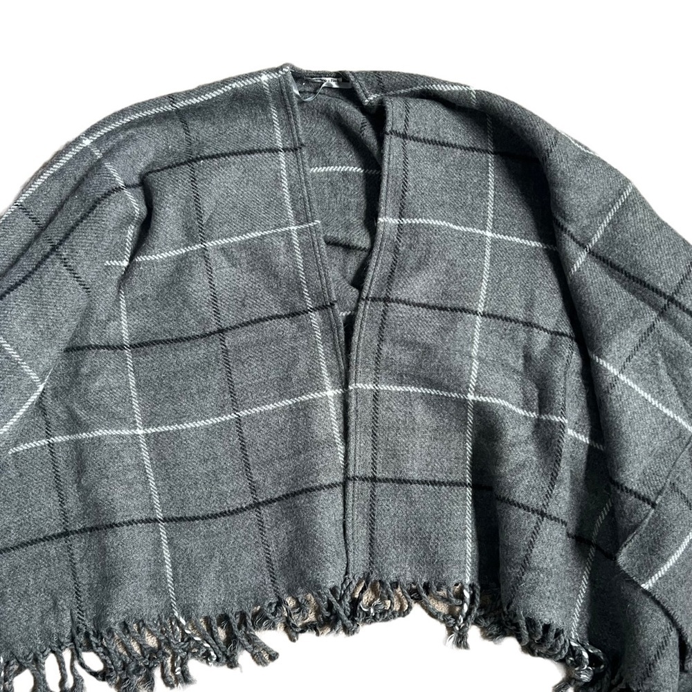 ABERCROMBIE AND FITCH GRAY AND BLACK PLAID WOOL BLANKET PONCHO/SHRUG ONE SIZE